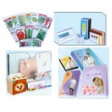 　生產(chǎn)多種復(fù)合材料構(gòu)成的三面封袋、背封袋、邊折袋、拉鏈袋、自立袋等，為各種方便食品、茶葉、